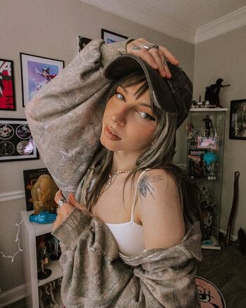 sailorbeeee Leaked Nude OnlyFans (Photo 1)