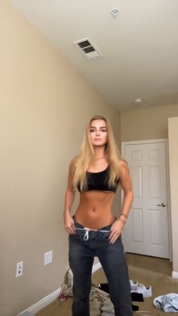 Samantha Riehl Leaked Nude OnlyFans (Photo 4)