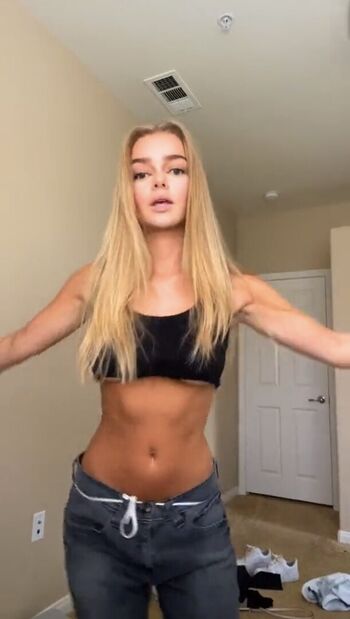 Samantha Riehl Leaked Nude OnlyFans (Photo 5)