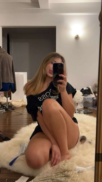 Sara Dobrik Leaked Nude OnlyFans (Photo 25)