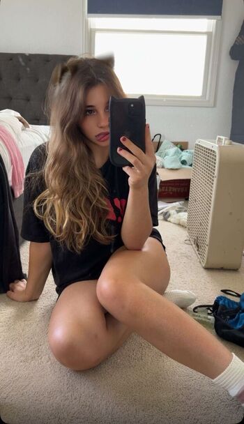 Sara Dobrik Leaked Nude OnlyFans (Photo 31)