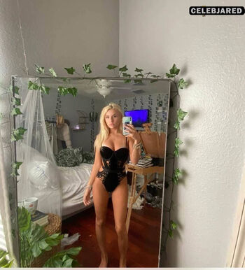Sarah Argabrite Leaked Nude OnlyFans (Photo 1)