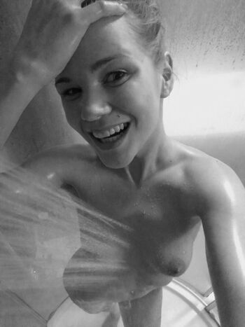 Sarah Kay Leaked Nude OnlyFans (Photo 27)