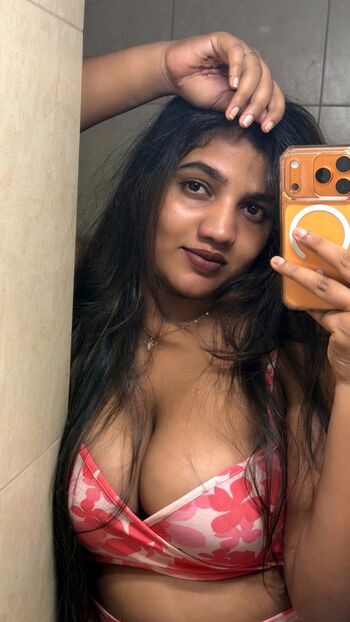 Saranya Santhosh Leaked Nude OnlyFans (Photo 6)