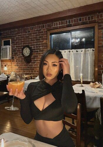 Savannah Xiong Hmong