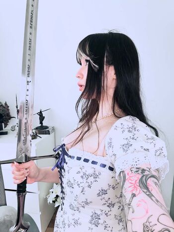 Shini Waifu