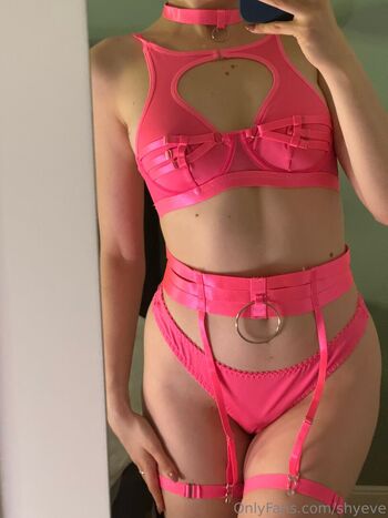 shyeve Leaked Nude OnlyFans (Photo 17)