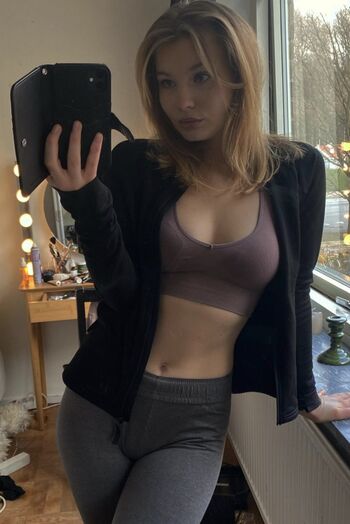 Siri54 Leaked Nude OnlyFans (Photo 21)