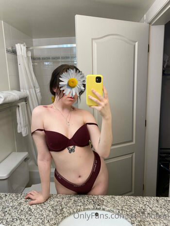 smollbean Leaked Nude OnlyFans (Photo 2)
