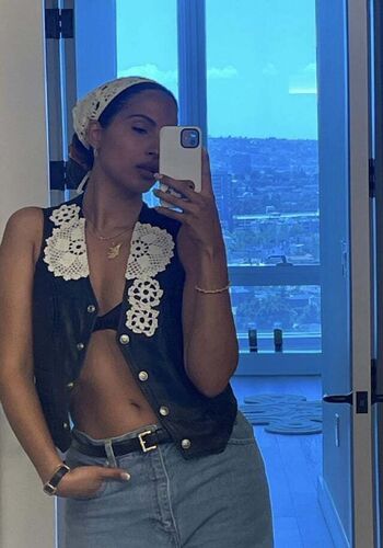 Snoh Aalegra Leaked Nude OnlyFans (Photo 16)