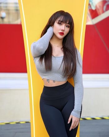 Song Yuxin Hitomi Leaked Nude OnlyFans (Photo 22)