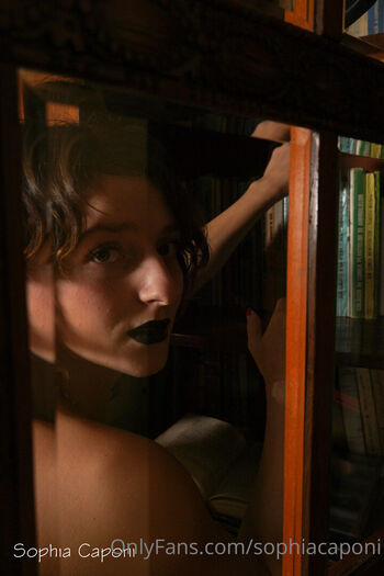 sophiacaponi Leaked Nude OnlyFans (Photo 3)