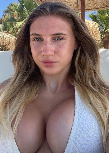 Sophie Nicole Leaked Nude OnlyFans (Photo 2)