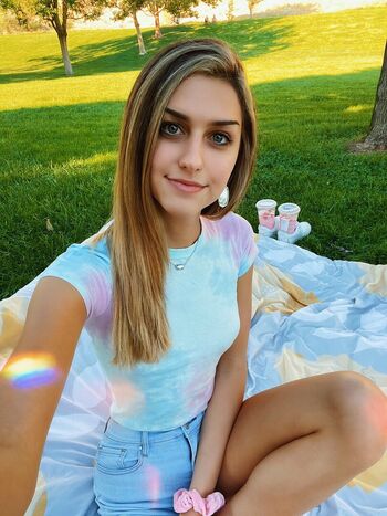 Sophie Sommers Leaked Nude OnlyFans (Photo 2)