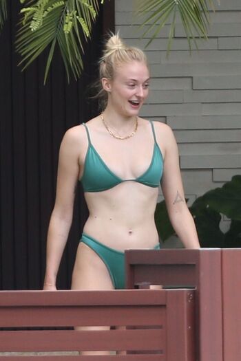 Sophie Turner Leaked Nude OnlyFans (Photo 293)