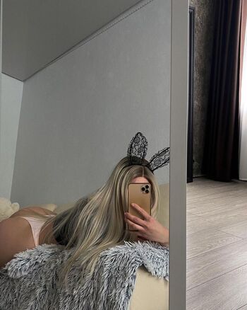 Sophyvibess Leaked Nude OnlyFans (Photo 5)