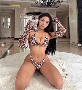 Stella Xu Leaked Nude OnlyFans (Photo 11)