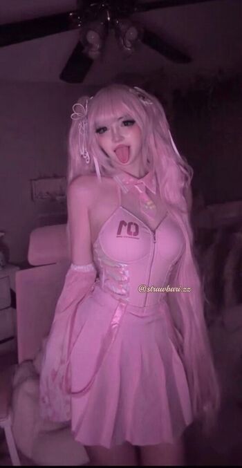 strawbarizz Leaked Nude OnlyFans (Photo 12)