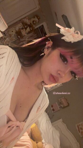 strawbarizz Leaked Nude OnlyFans (Photo 21)