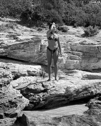 Suzie Marachet Leaked Nude OnlyFans (Photo 15)