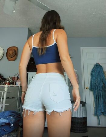 Sydney Lint Leaked Nude OnlyFans (Photo 14)