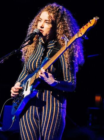 Tal Wilkenfeld Leaked Nude OnlyFans (Photo 2)