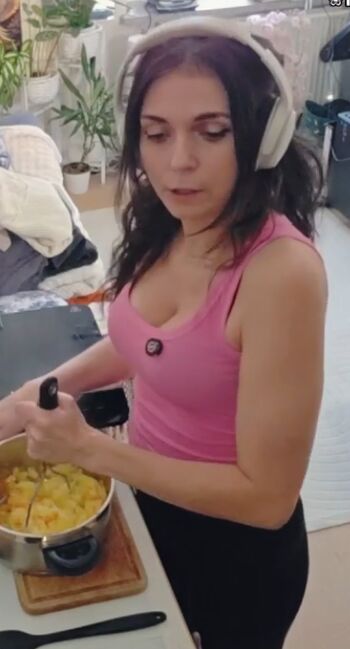 Tania Derveaux Leaked Nude OnlyFans (Photo 19)