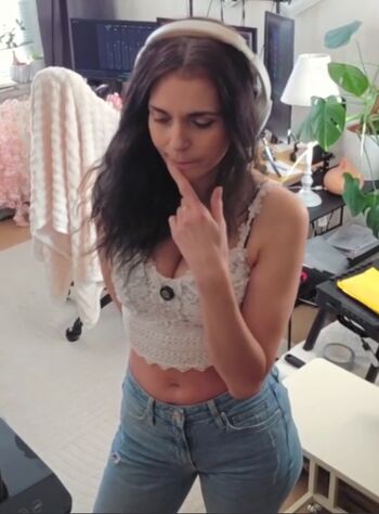 Tania Derveaux Leaked Nude OnlyFans (Photo 28)