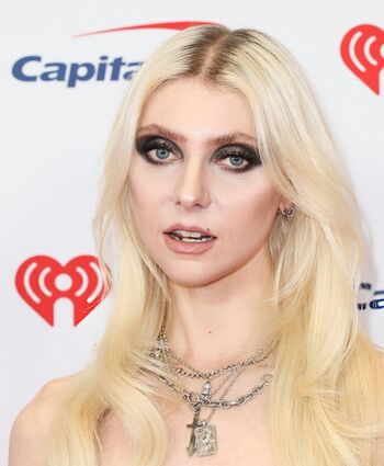 Taylor Momsen Leaked Nude OnlyFans (Photo 383)