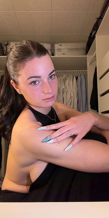 Thaliamire Leaked Nude OnlyFans (Photo 1)