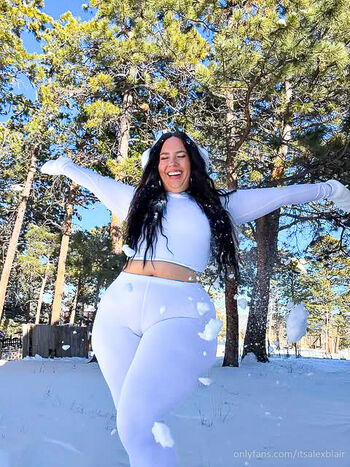 Thecurvyfoxx