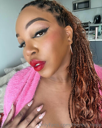 thereal_roxie Leaked Nude OnlyFans (Photo 10)