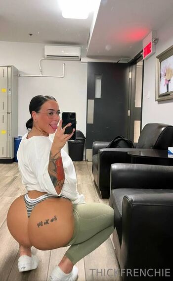 Thickfrenchie Leaked Nude OnlyFans (Photo 9)