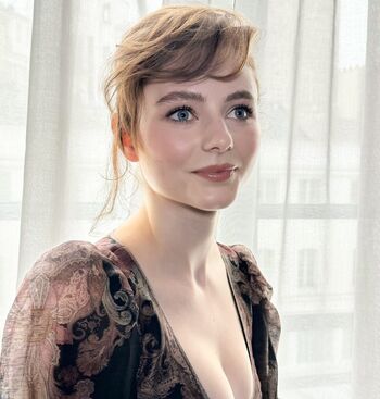Thomasin McKenzie Leaked Nude OnlyFans (Photo 130)