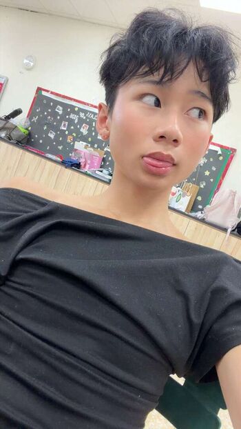 Tinglun Su Leaked Nude OnlyFans (Photo 8)
