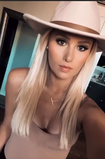Tomi Lahren Leaked Nude OnlyFans (Photo 32)