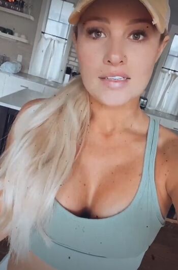 Tomi Lahren Leaked Nude OnlyFans (Photo 33)