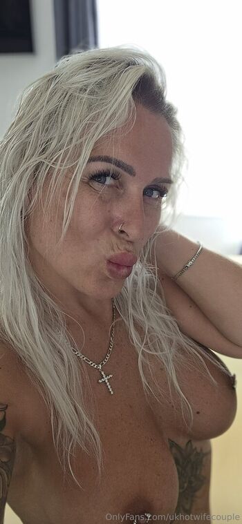 ukhotwifecouple