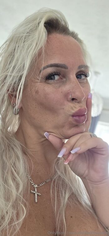 ukhotwifecouple