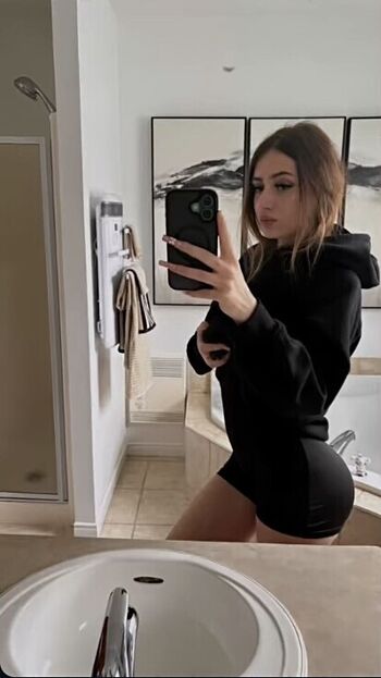 urprincessxxx Leaked Nude OnlyFans (Photo 1)