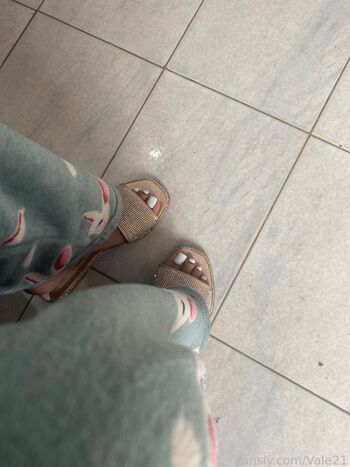 Vale21 Leaked Nude OnlyFans (Photo 41)