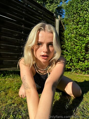 valeriavee