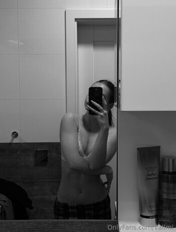 Vallmi Leaked Nude OnlyFans (Photo 2)