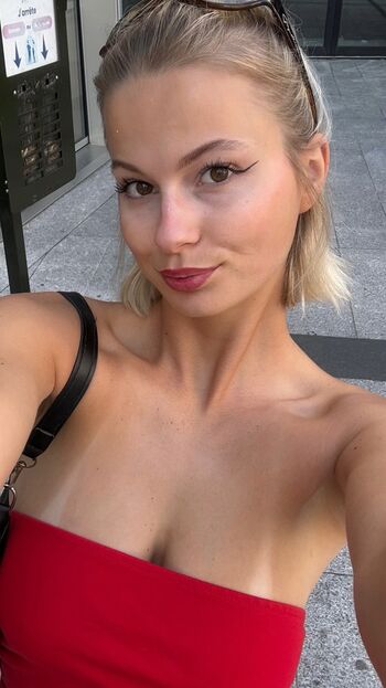 varvarik.star_ Leaked Nude OnlyFans (Photo 1)