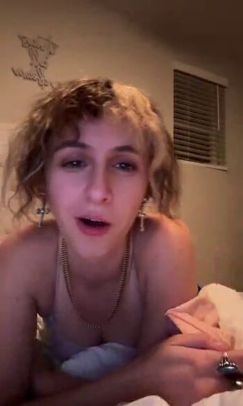 veronicafreymusic Leaked Nude OnlyFans (Photo 21)
