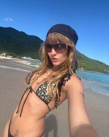 Victoria De Angelis