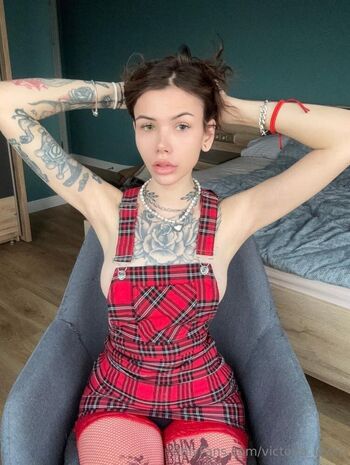 victoria_lewis