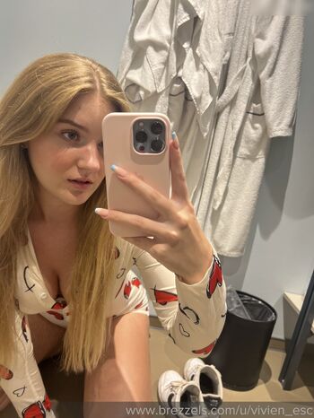 Vivien_esc