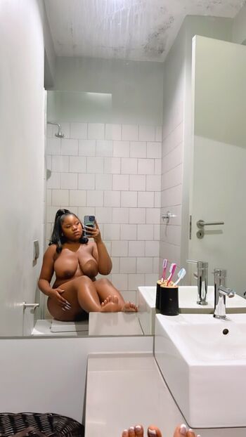 Wandi Ndlovu Leaked Nude OnlyFans (Photo 4)