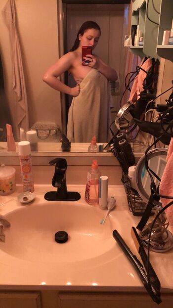 Weirdgirl2364 Leaked Nude OnlyFans (Photo 1)